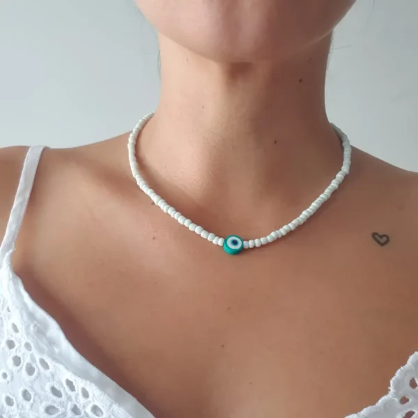 Choker Blanco con ojo verde