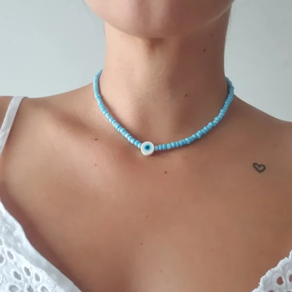 Choker Celeste perlado con ojo blanco